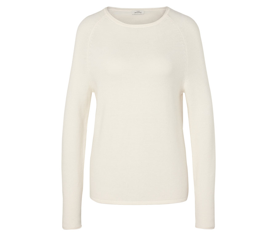 Krémszínű, hosszú ujjú pulóver.