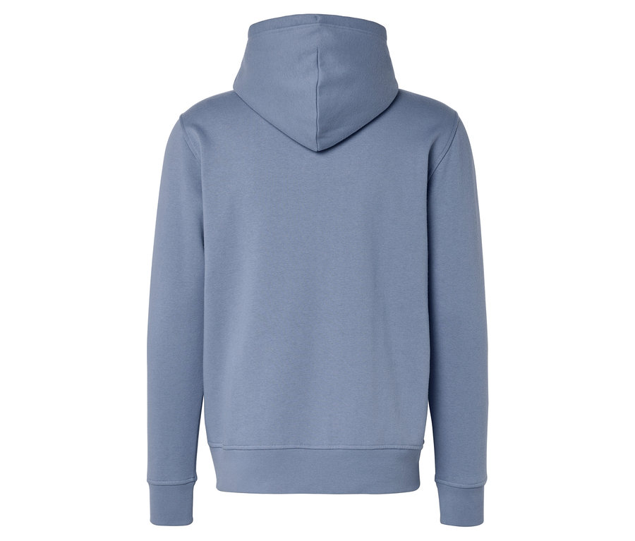 Egy világoskék kapucnis pulóver hátulnézete.