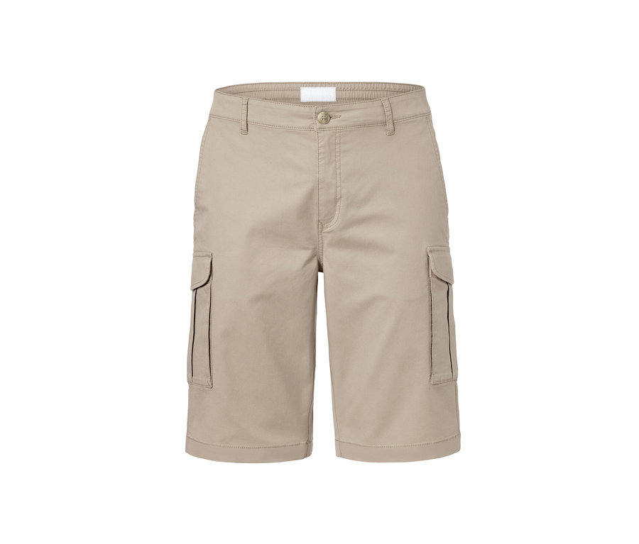 Bézs férfi oldalzsebes bermudanadrág.