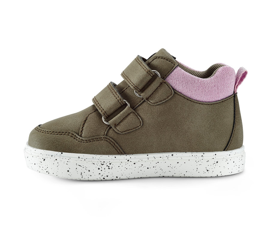 Egy khaki színű sneaker cipő fehér talppal és tépőzáras rögzítéssel.