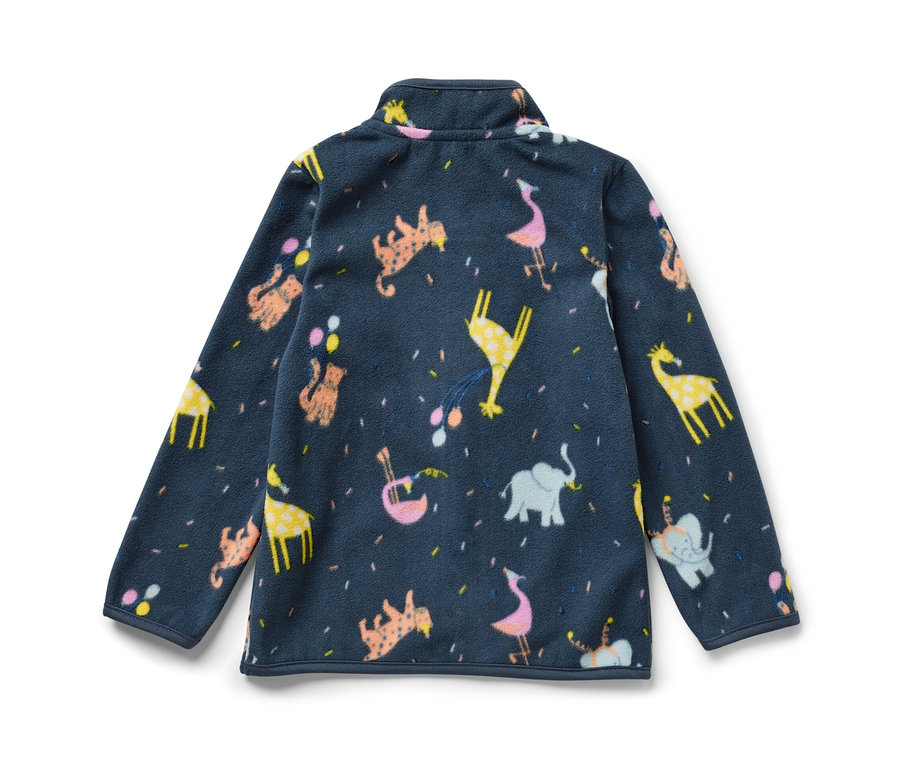 Részlet egy állatos mintájú kisgyerek polárfelsőről.