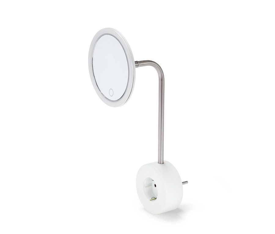 Egy fehér LED-es kozmetikai tükör van egy konnektorhoz rögzítve.