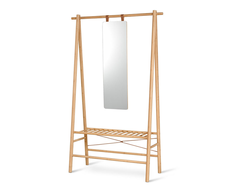 Szabadon álló tükör fa kerettel és alsó polccal.