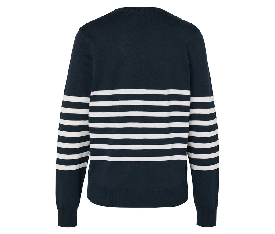 Tengerészkék pulóver fehér csíkokkal az ujjakon és a mellkason.