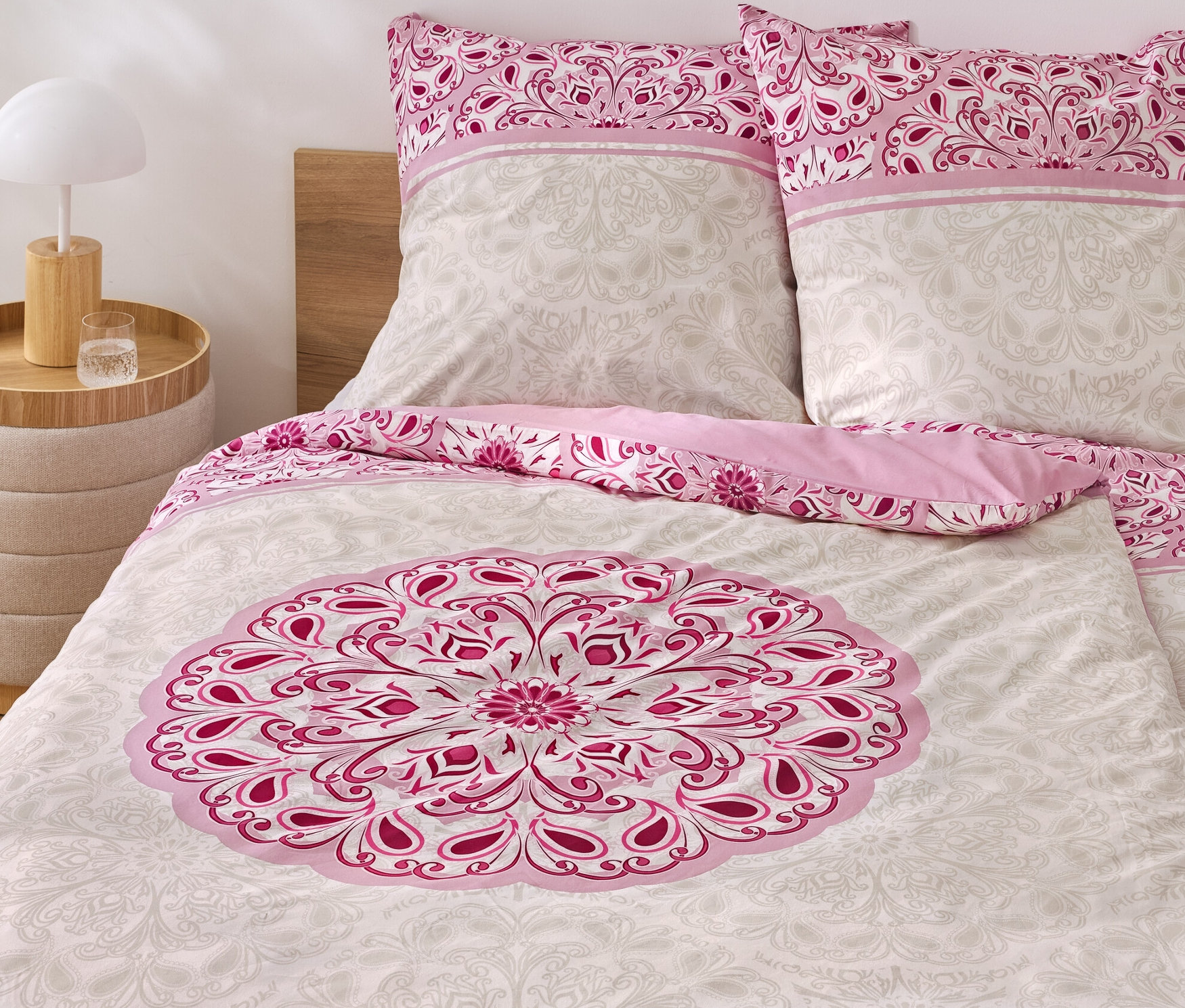 Renforcé ágynemű rózsaszín (normál méret) és zöld (extra méret) mandala mintával.