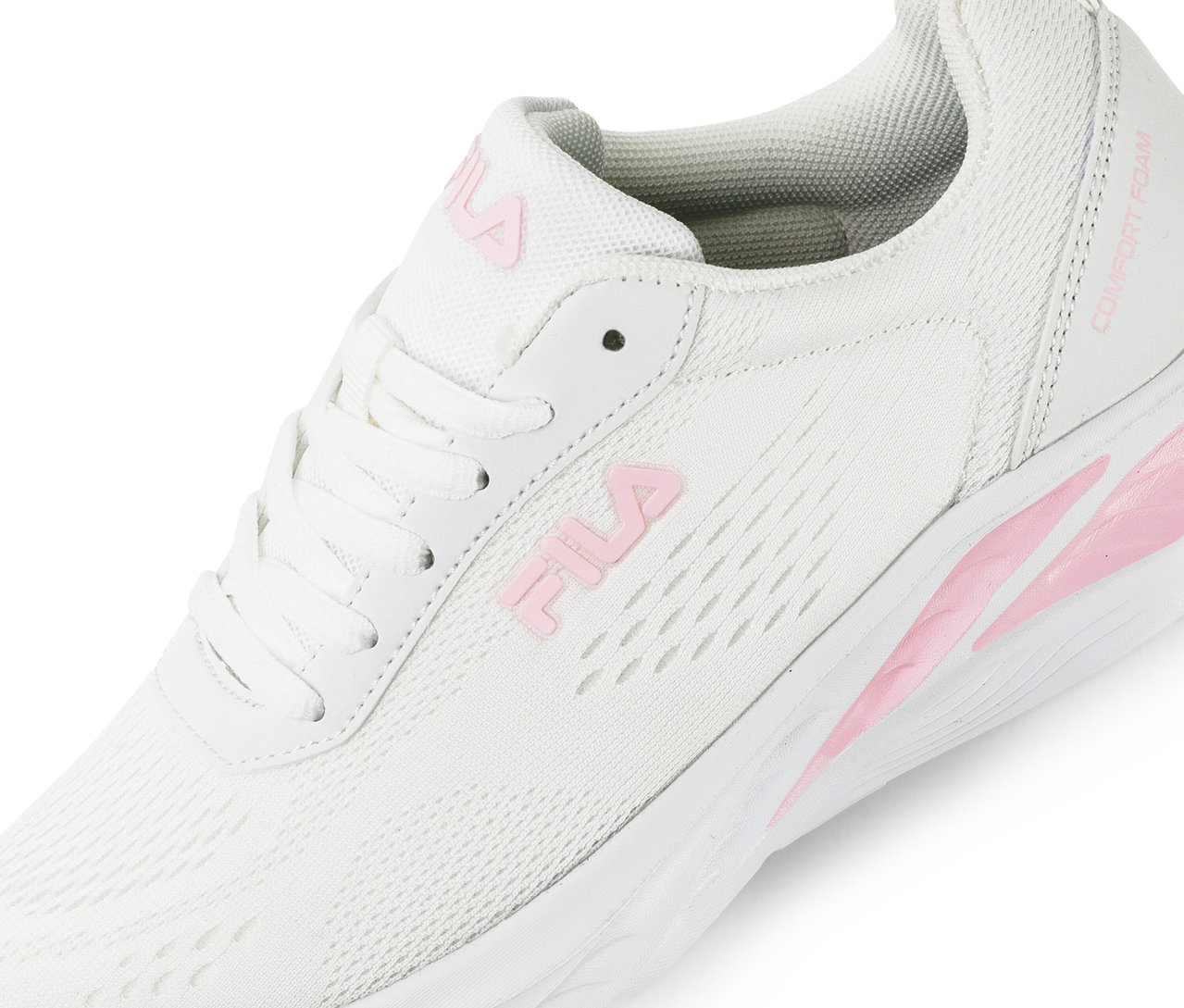 Egy fehér FILA Specctris női sneaker cipő közeli képe.