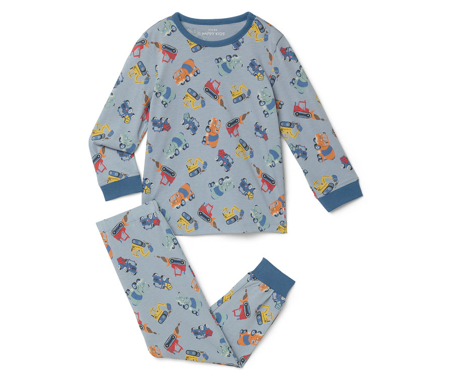 Világoskék pizsama építőipari járművek mintával, hosszú ujjú felsőből és nadrágból áll.