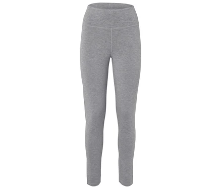 Szürke leggings fehér háttérrel.