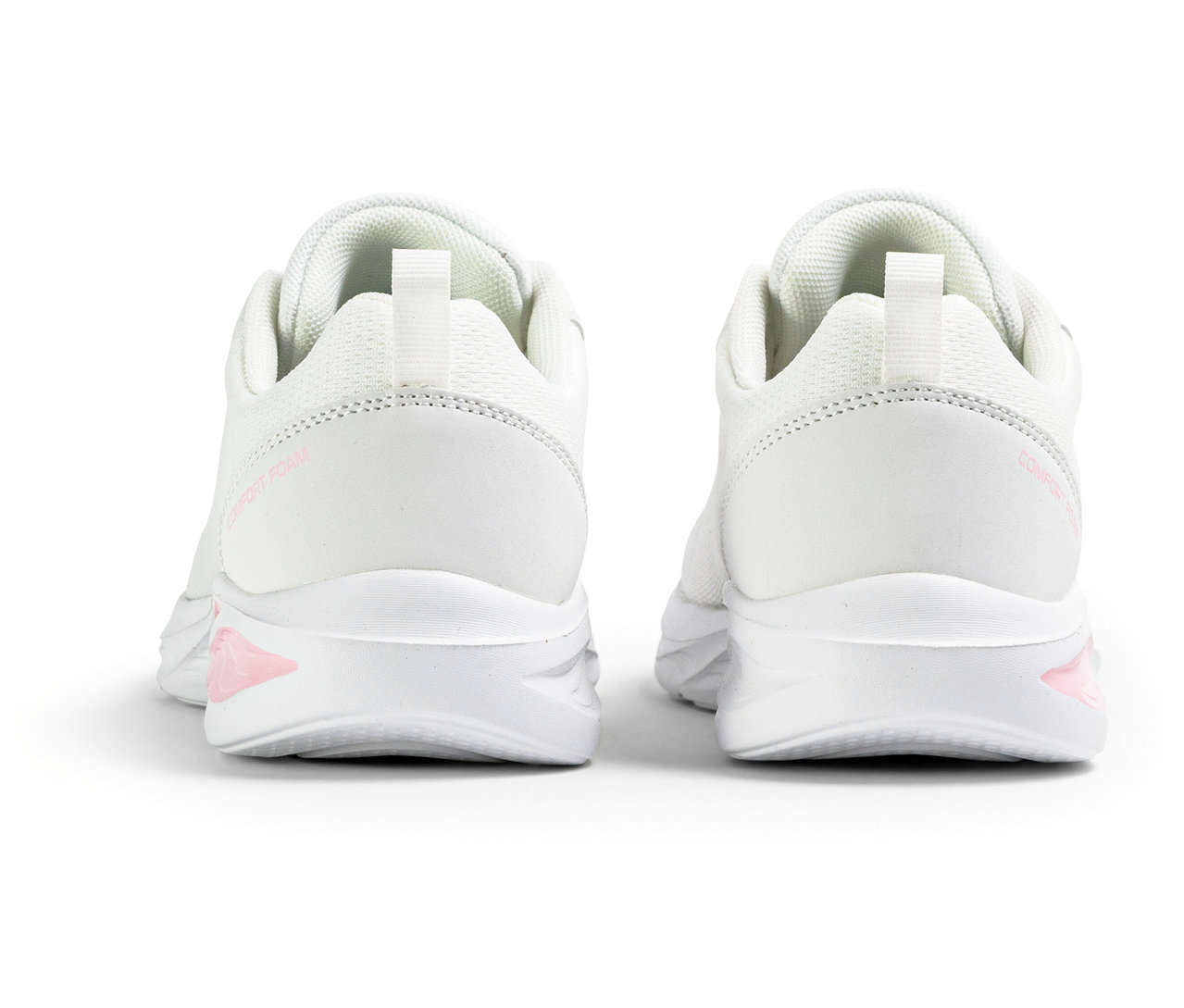 Hátulnézet két fehér FILA Specctris női sneakerről.