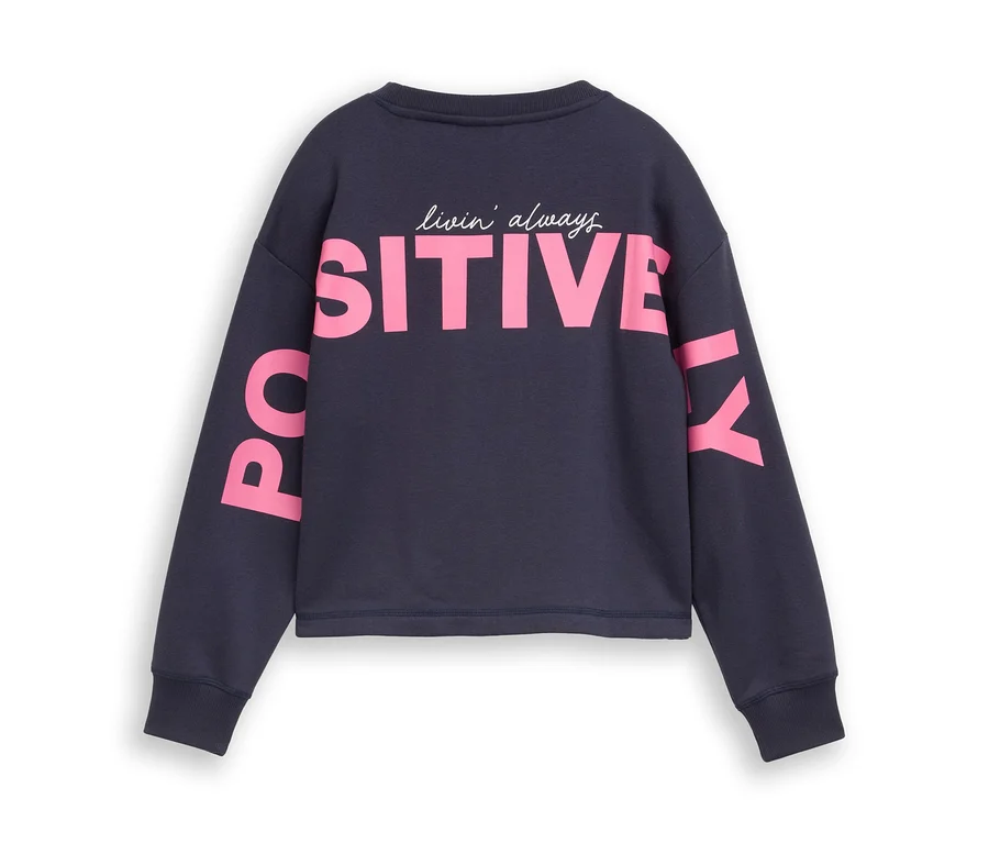 Sötétkék pulóver, hátulján és ujjain rózsaszín és fehér színű "livin' always POSITIVELY" felirattal.