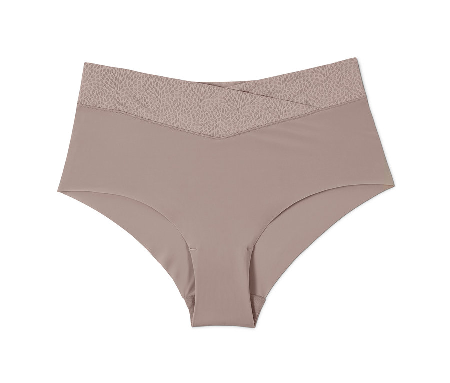 Egy bézs színű, magas derekú alsó.