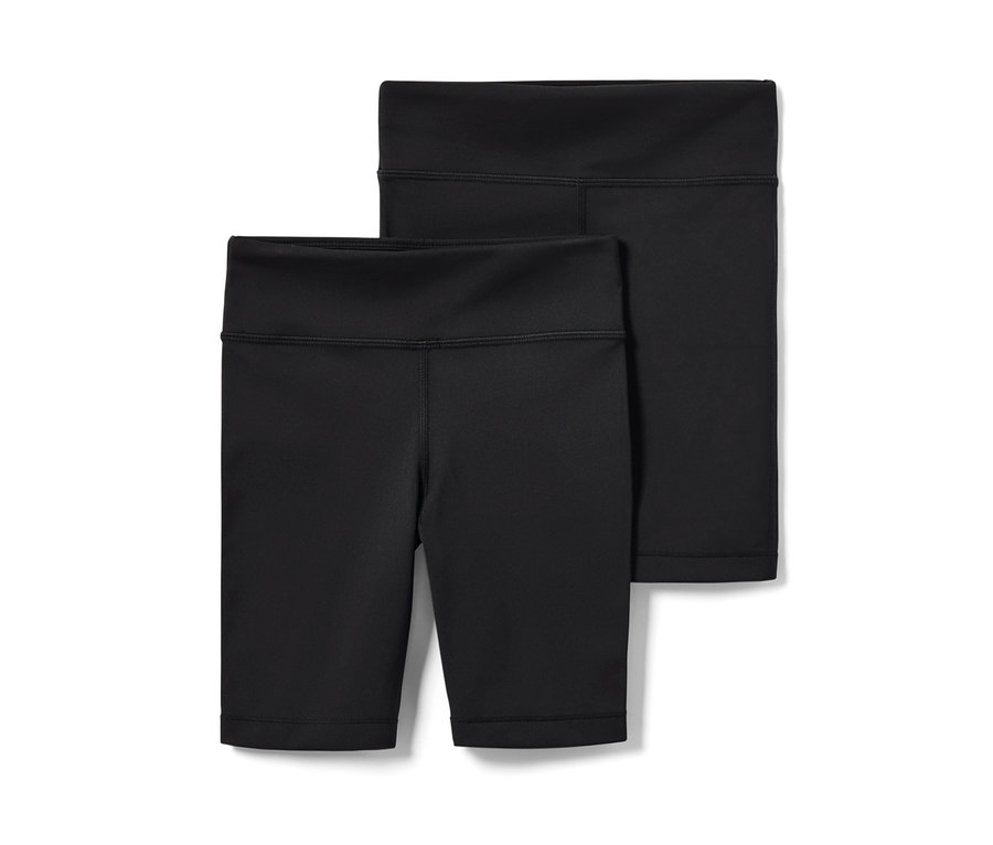 Két fekete gyerek sportrövidnadrág.