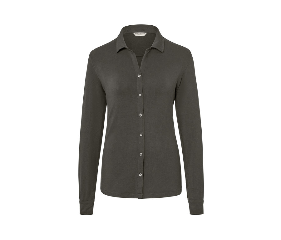 Szürke pólóblúz gomboláspánttal.