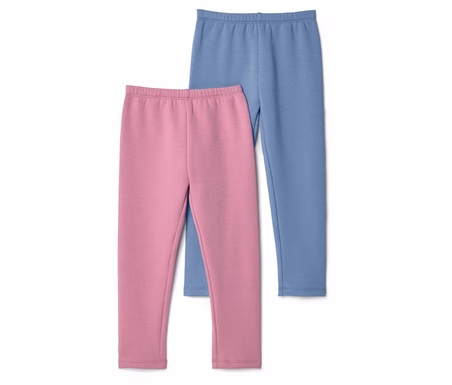 Egy rózsaszín leggings egy kék leggings előtt fekszik fehér háttér előtt.