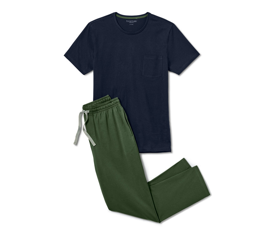 Egy sötétkék pizsama felső és egy olívazöld pizsama alsó.