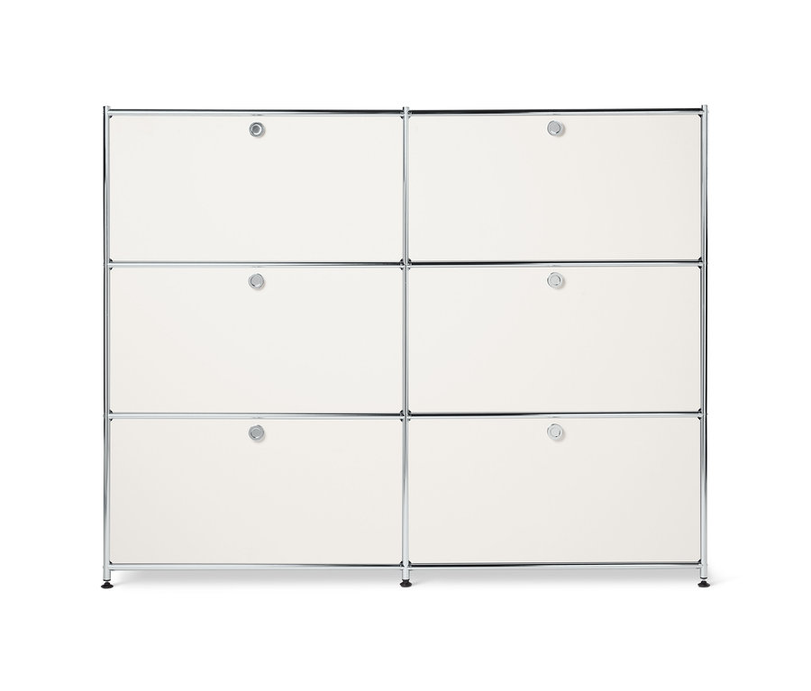 Fehér fém komód 6 ajtóval.