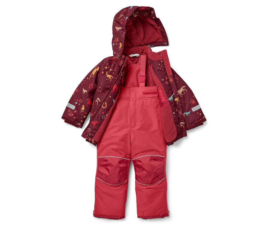 Bordó, lovakkal és csillagokkal nyomott, kapucnis télikabát és rózsaszín síruha.