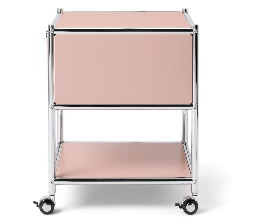 Krómozott görgős kocsi két rózsaszín polccal.