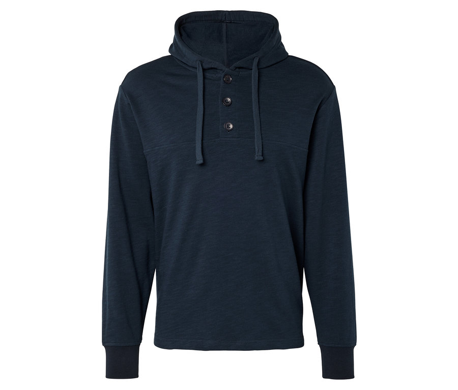 Sötétkék, három gombbal záródó kapucnis pulóver fehér háttér előtt.