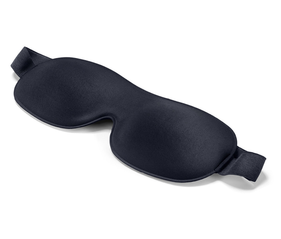 Egy tengerészkék alvómaszk fekszik egy fehér háttéren.