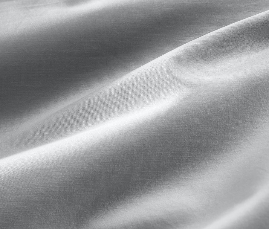 Szürke pamutszatén ágynemű részlete, normál és extra méretben.