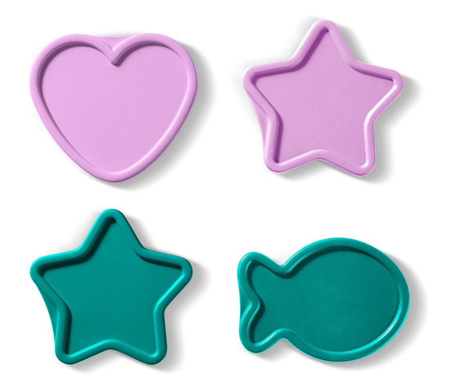 Négy süteménykiszúró szív, csillag és hal formában, rózsaszín és zöld színben.