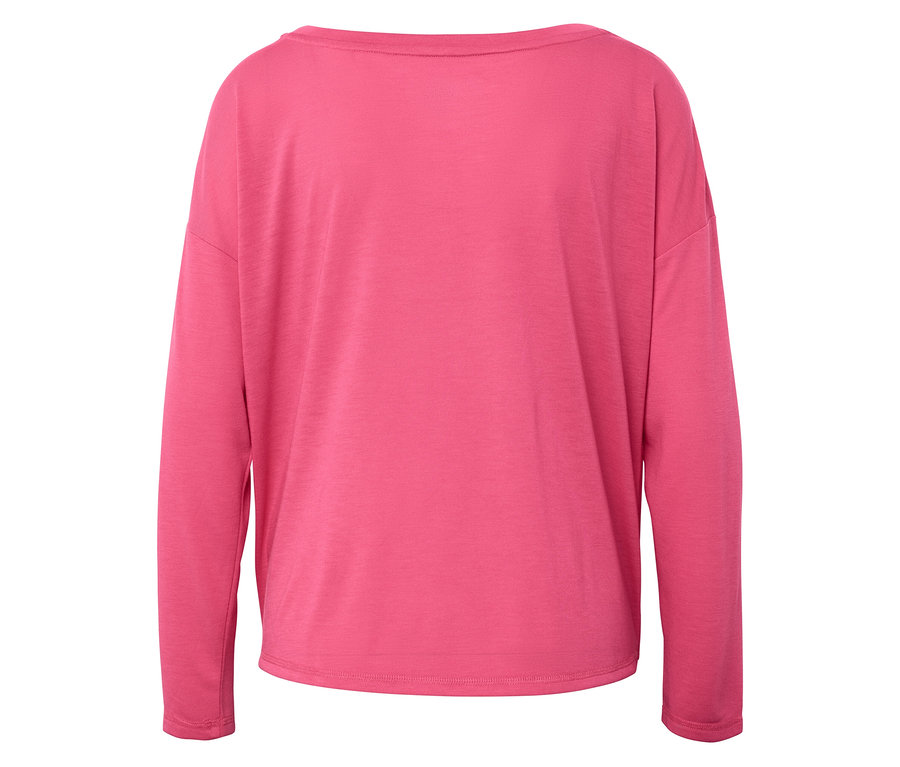 Hátulnézet egy rózsaszín, hosszú ujjú női blúzról.