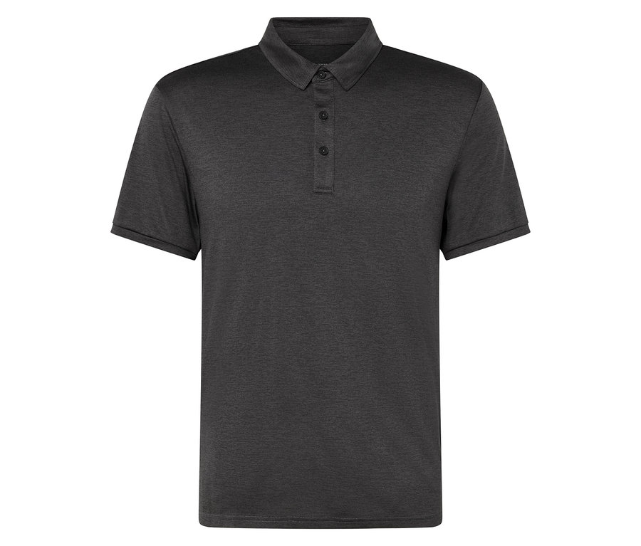 Egy antracit színű funkcionális pólóing közelképe.