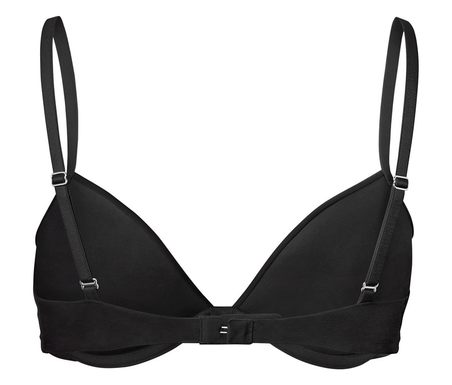 Közelkép egy fekete, vékony pántos melltartó hátulról.