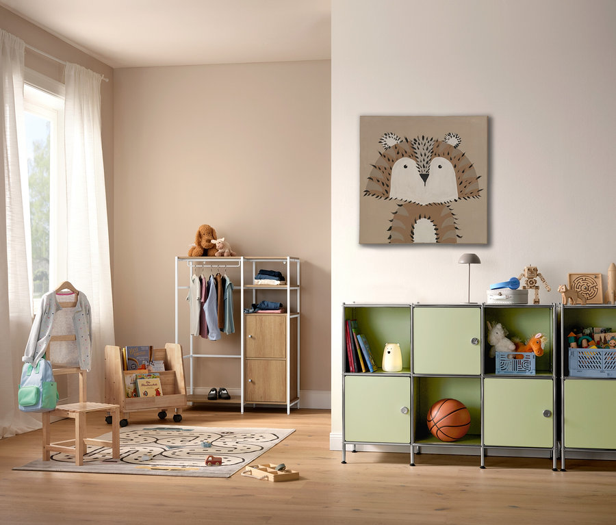 Gyerekszoba COCOON »Városok« gyerekszőnyeggel, 120 x 170 cm, polccal és játékokkal.