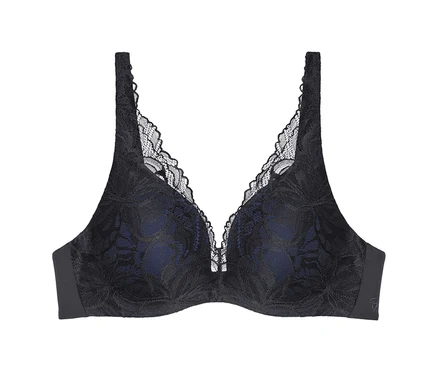 Fekete, csipkés Triumph Body Makeup Illusion Lace WP melltartó.