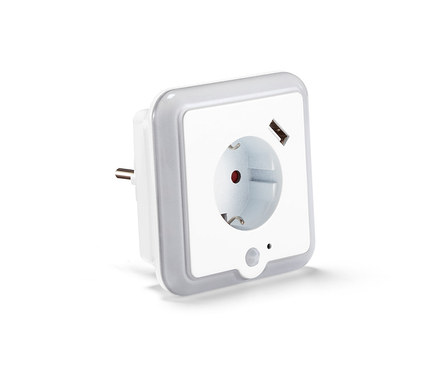 Fehér LED éjszakai fény USB töltővel és csatlakozóval.