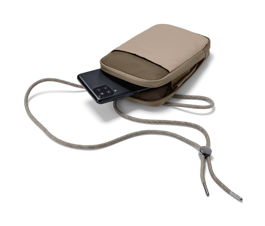 Szürkésbarna fagyálló okostelefon-táska telefonnal és zsinórral.
