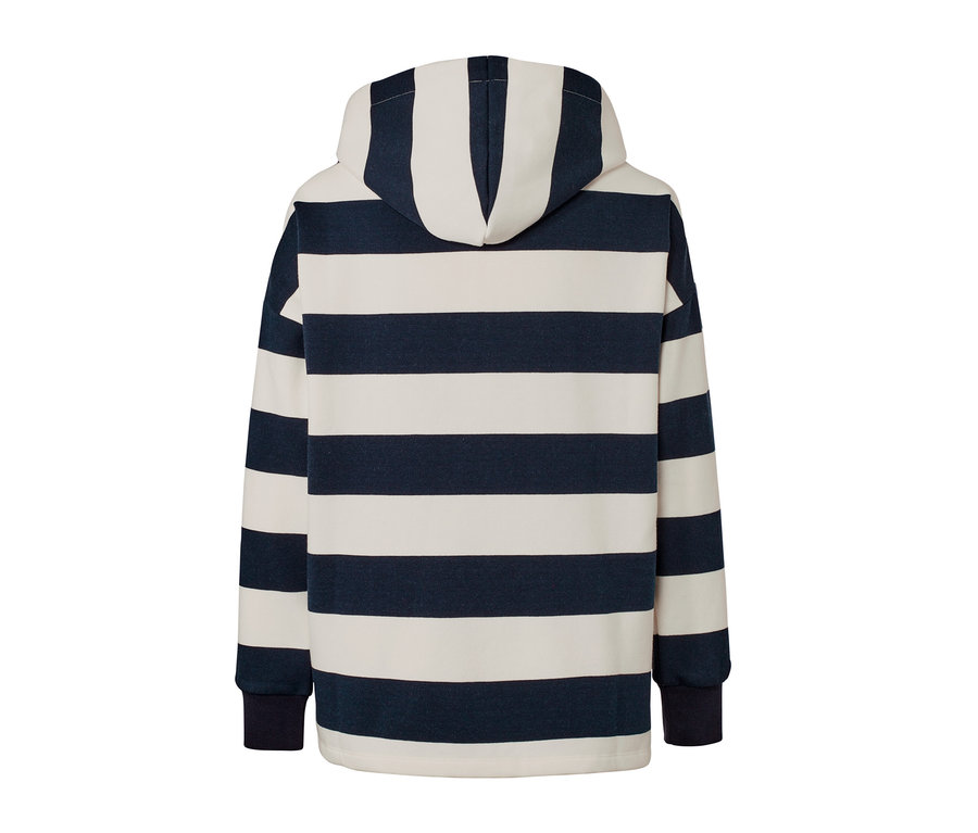 Csíkos kapucnis pulóver hátulnézetből.