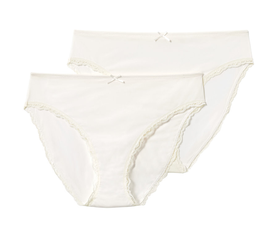 Két krémszínű alsó csipkével és masnival.