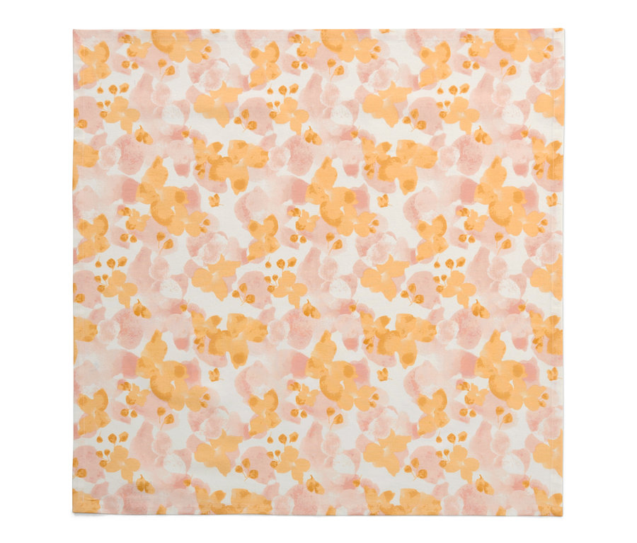 Egy kb. 90 x 90 cm-es, virágmintás kültéri asztalközép-terítő fekszik egy sima felületen.