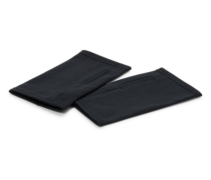 Két fekete kézmelegítő fehér háttérrel.