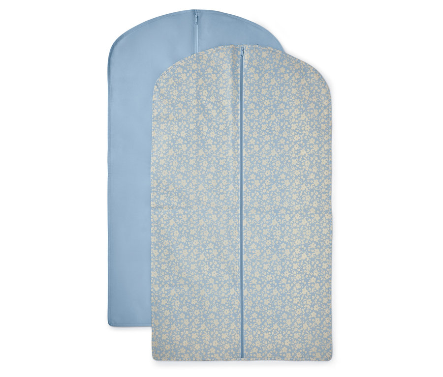 Két ruhatáska: egy világoskék és egy világoskék virágmintás.