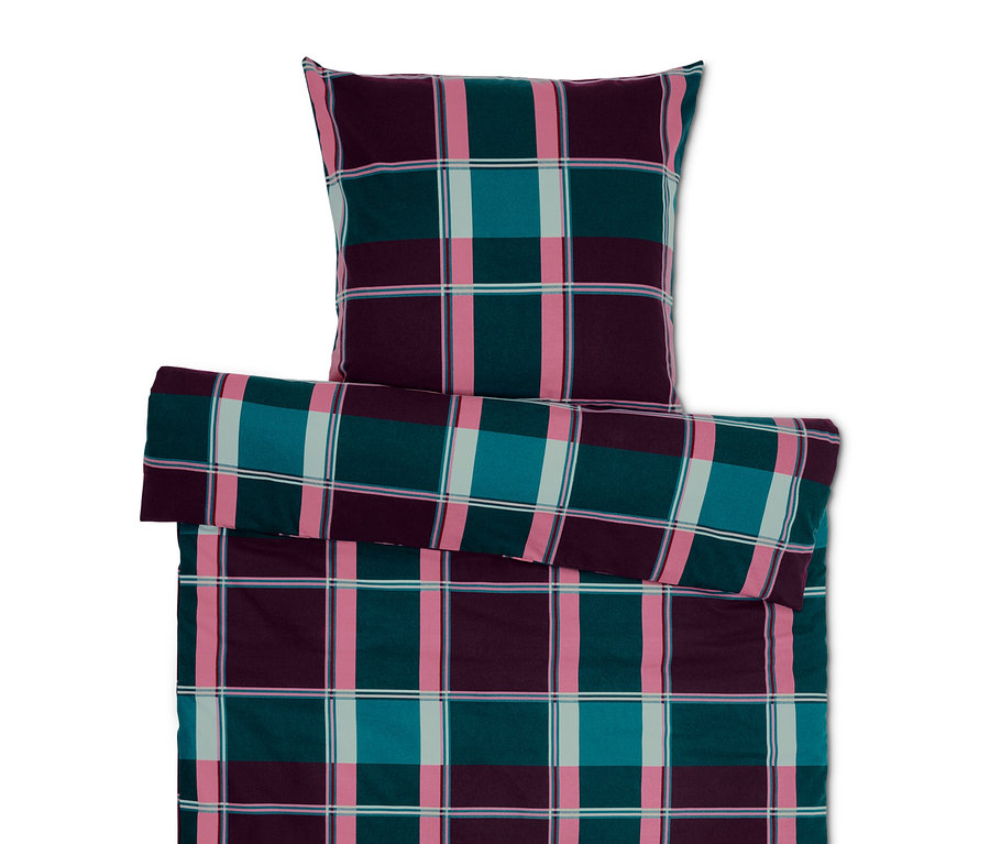Ágyneműszett kockás mintával lila, zöld és rózsaszín árnyalatokban.
