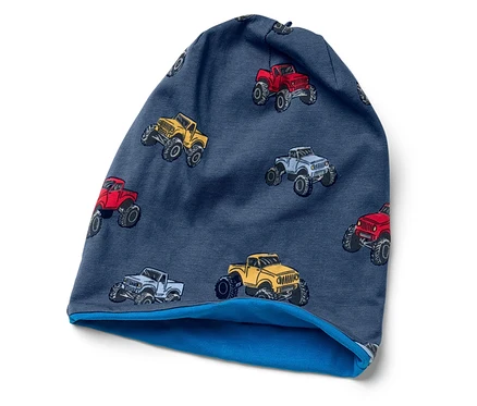 Kék sapka piros, sárga és szürke monster truck mintával.