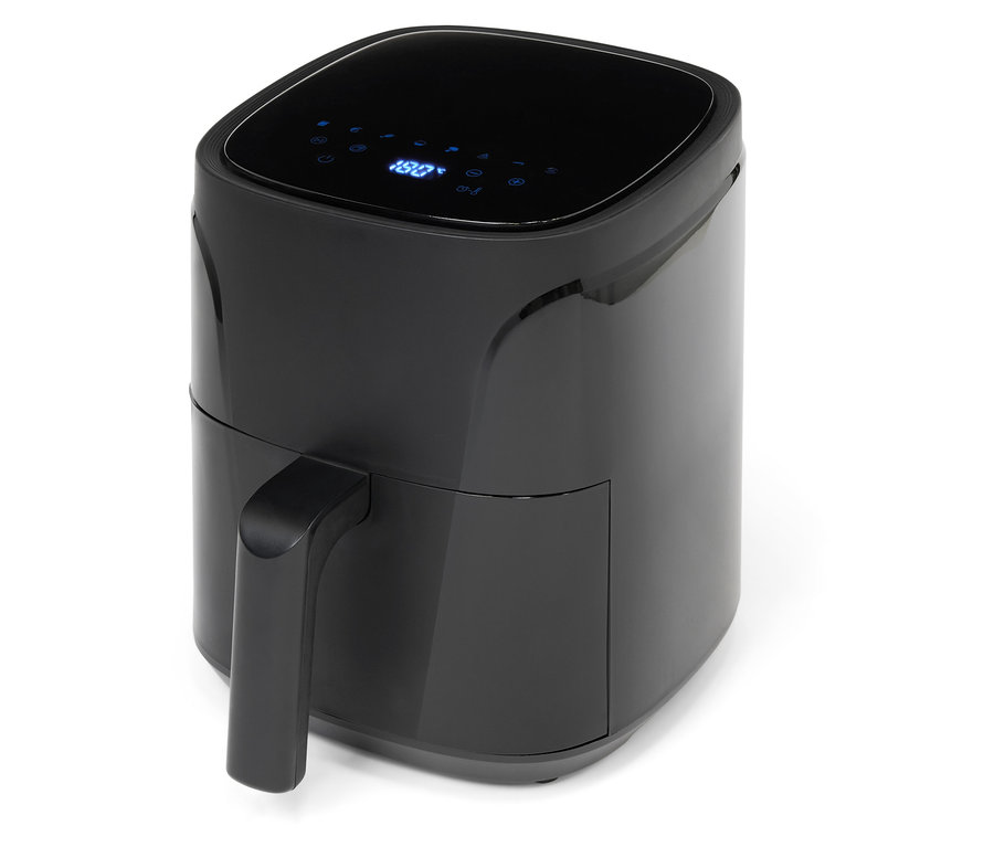 Egy fekete forrólevegős fritőz fehér háttérrel.