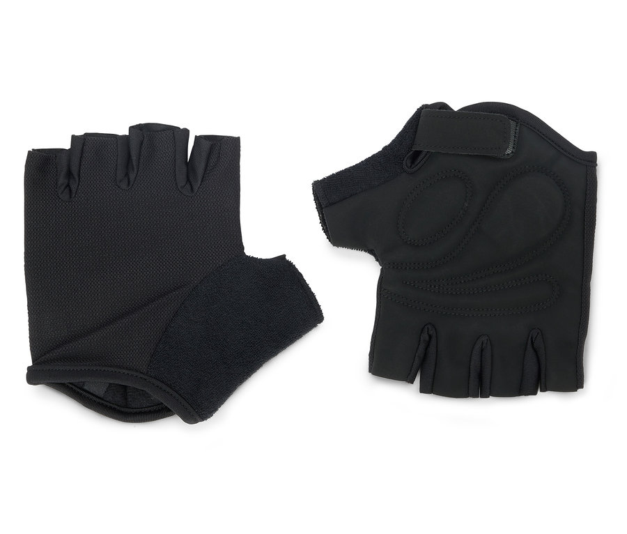 Két fekete edzőkesztyű fekszik egy fehér háttéren.