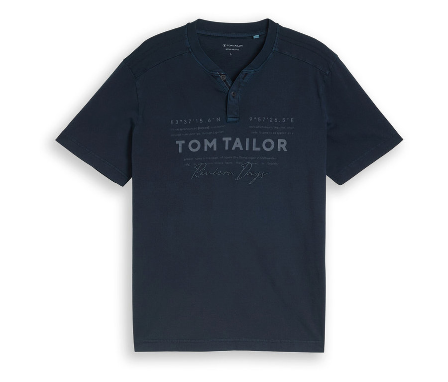 Sötétkék Tom Tailor Henley felső háromgombos gomboláspánttal és grafikus logó mintával a mellkason.