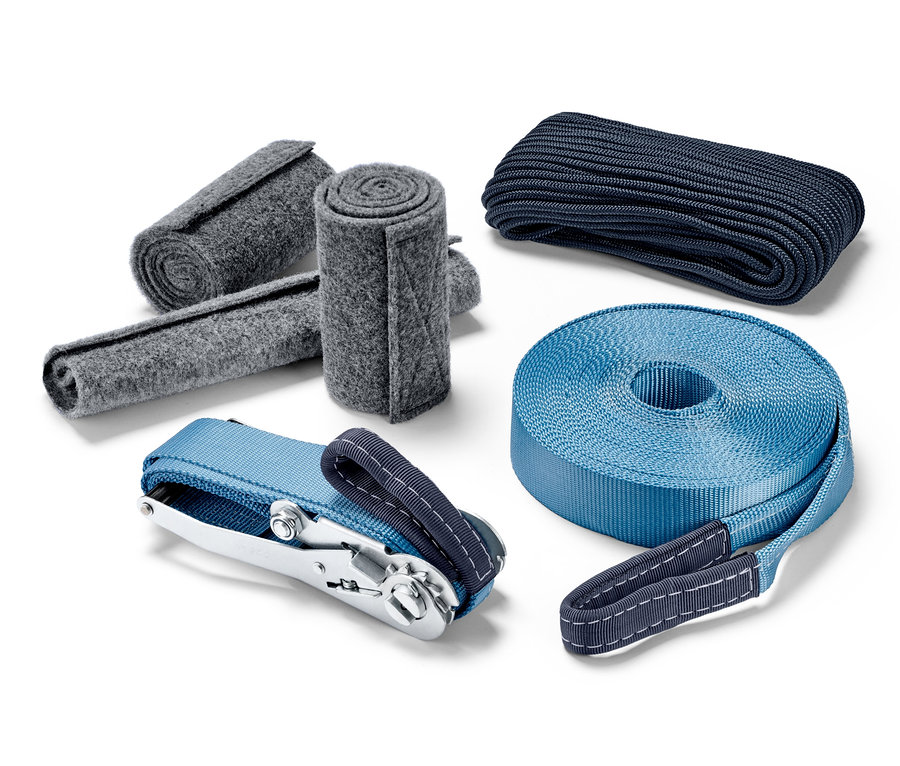 Slackline készlet egyensúlyozó hevederrel, kötéllel és favédőkkel.