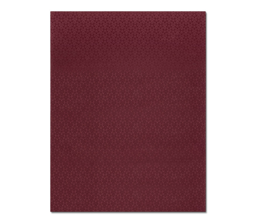 Közeli felvétel egy finom mintázatú, piros jacquard asztalterítőről.