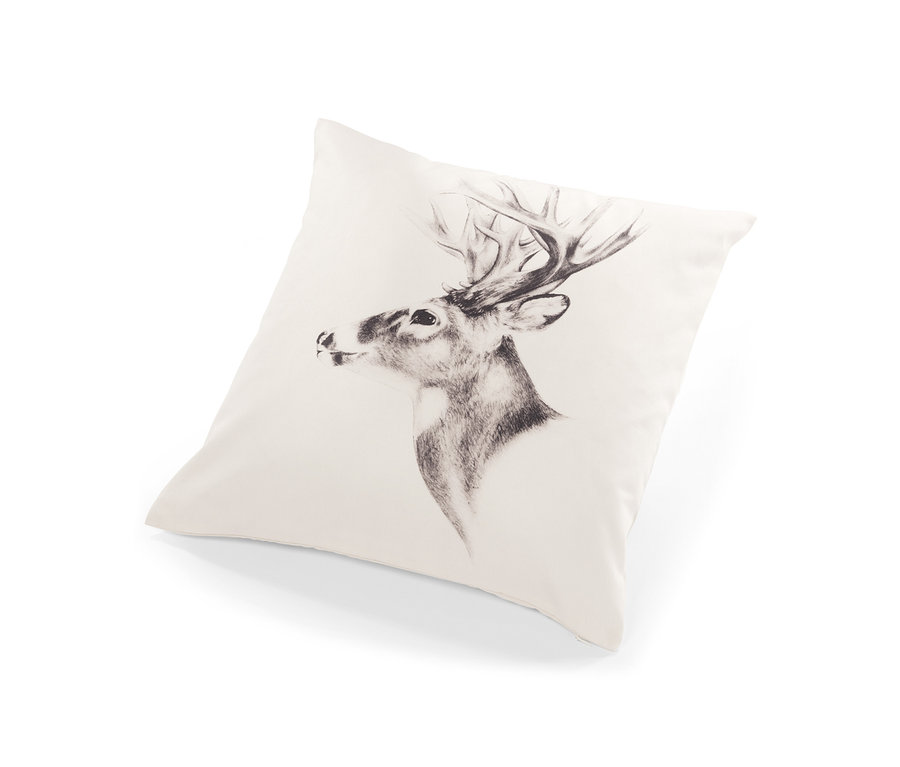 Díszpárnahuzat fekete-fehér szarvas rajzzal.