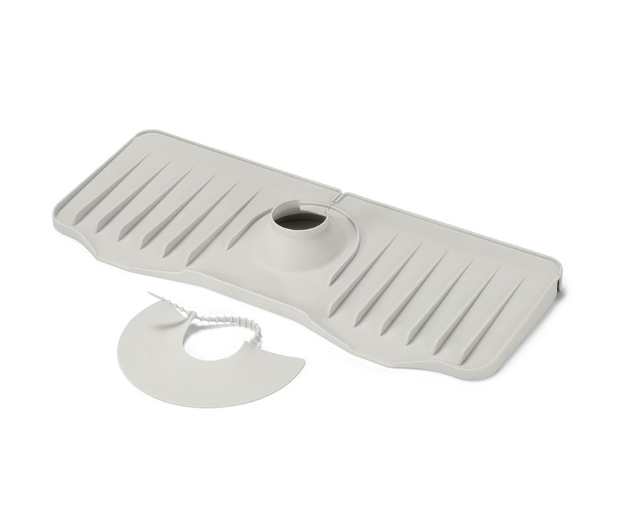 Szürke szilikon cseppfogó vízcsaphoz, csepptálcával.