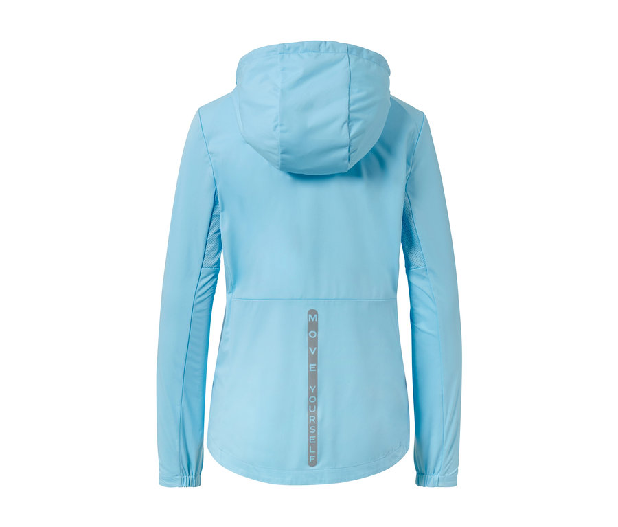 Hátulnézet egy világoskék női futódzsekiről.