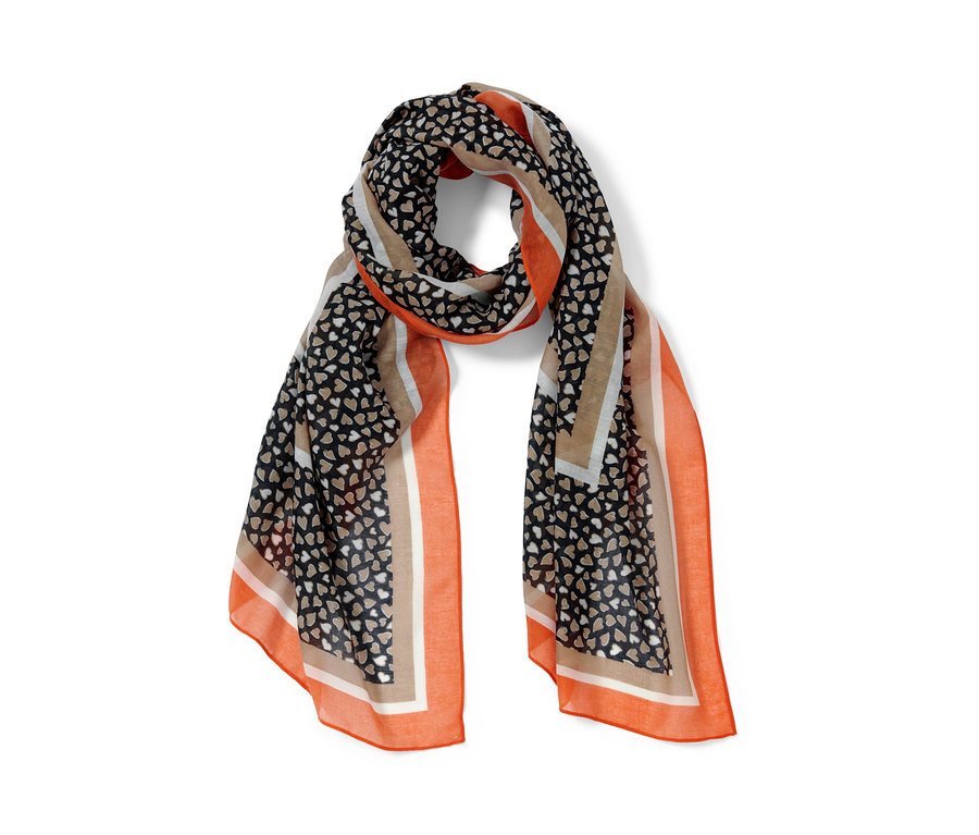 Egy nyomott mintás sál szív mintával, narancssárga és bézs csíkokkal keretezve.