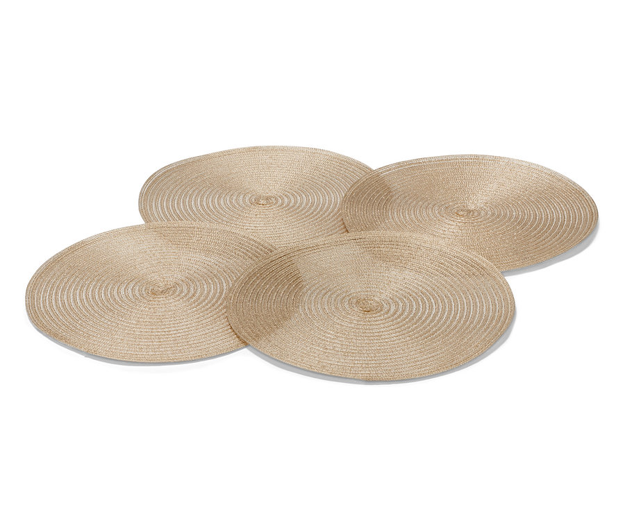 Négy kerek, aranyszínű tányéralátét.